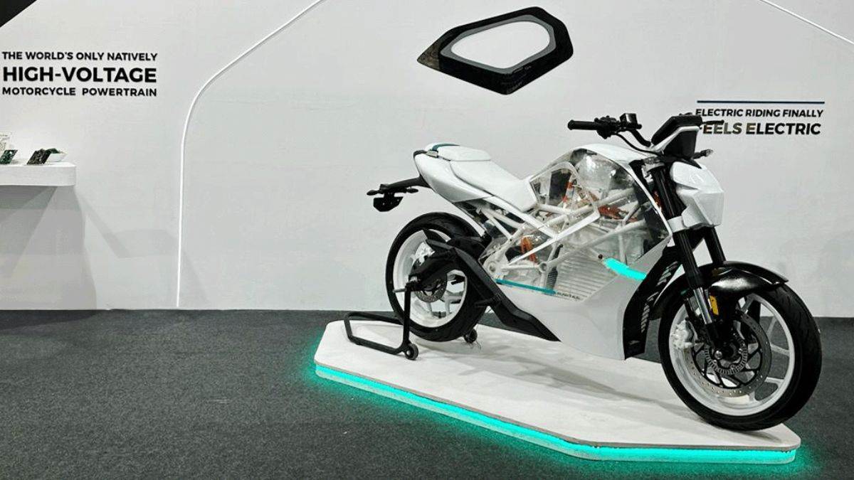 https://www.jagranimages.com/images/newimg/11012024/11_01_2024-raptee_energy_high_voltage_e-motorcycle_23626753.jpg