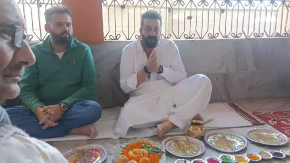 Sanjay Dutt ने बिहार के गया में पूरे विधि-विधान के साथ किया पिंडदान, एक्टर  ने लगाए भोलेनाथ के जयकारे - Sanjay Dutt performed Pind Daan with full  rituals in Gaya Bihar Video