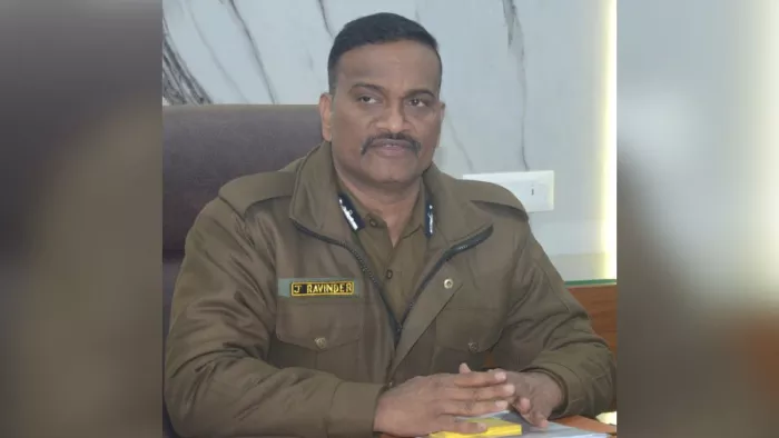 Agra News: आगरा के पुलिस आयुक्त हैं जे रविंदर गौड।