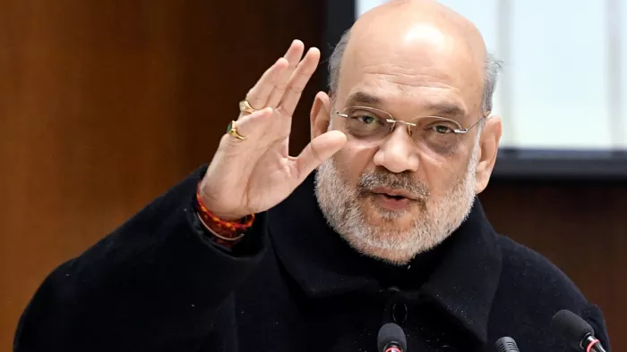 अमित शाह ने शनिवार को जवाहरलाल नेहरू स्टेडियम में झुग्गी बस्ती प्रधान सम्मेलन को संबोधित किया।