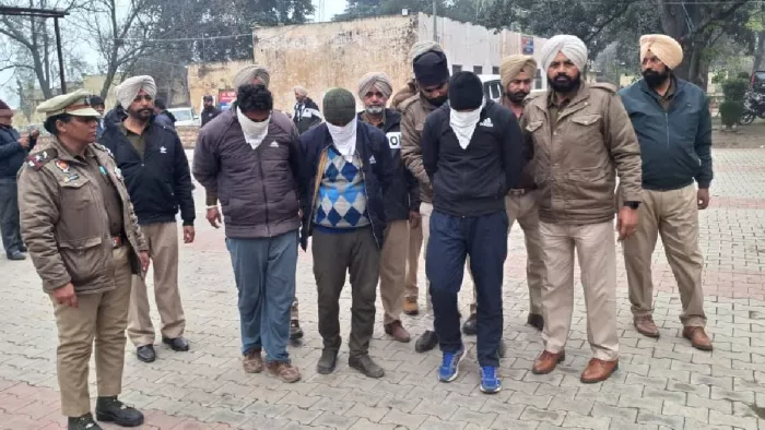 पुलिस ने सेना के हवलदार समेत तीनों आरोपितों को किया गिरफ्तार