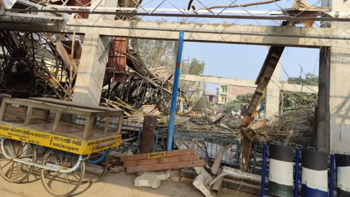 कन्नौज रेलवे स्टेशन पर गिरा निर्माणाधीन लेंटर। जागरण
