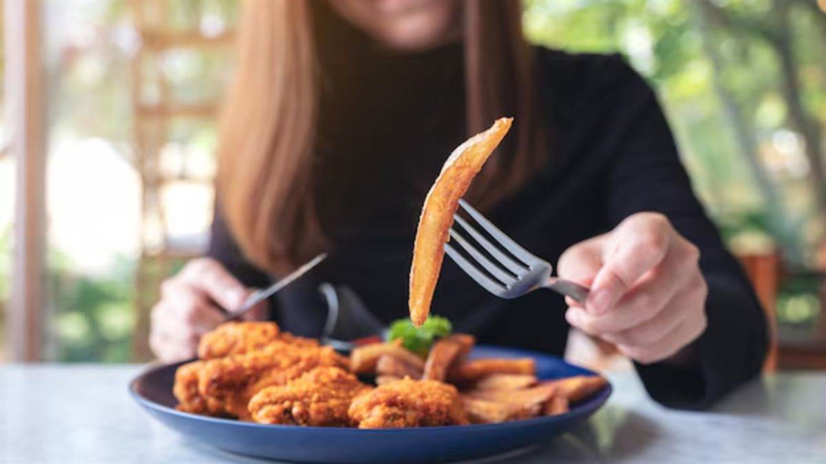 https://www.jagranimages.com/images/newimg/11012025/11_01_2025-oilyfood_23864747.jpg