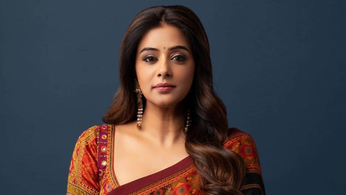 https://www.jagranimages.com/images/newimg/11012025/11_01_2025-priyamani_1_23864856.jpg