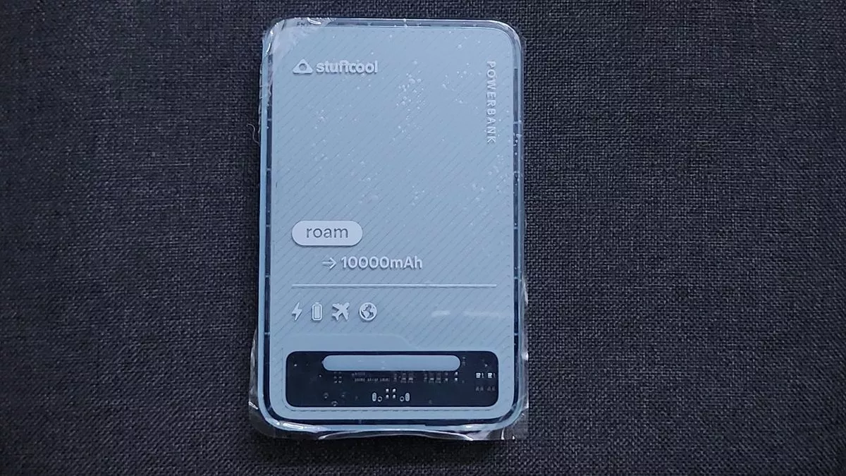 Stuffcool Roam Review: छोटी साइज वाला पावरफुल पावरबैंक, लुक भी कूल