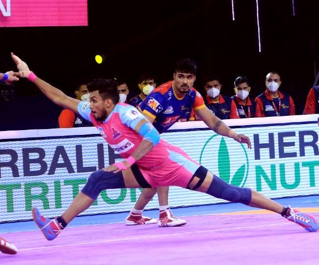 https://www.jagranimages.com/images/newimg/11022022/11_02_2022-jaipur_pink_panthers_arjun_deshwal_against_u.p_yoddha_22459893.jpg