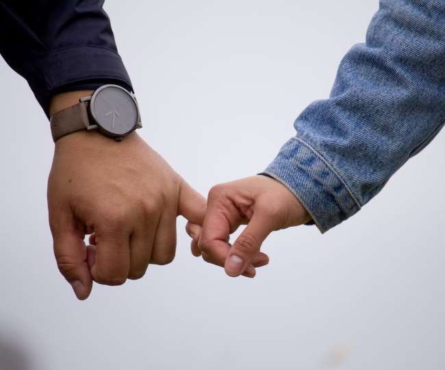 https://www.jagranimages.com/images/newimg/11022022/11_02_2022-promise_hands_22446585.jpg