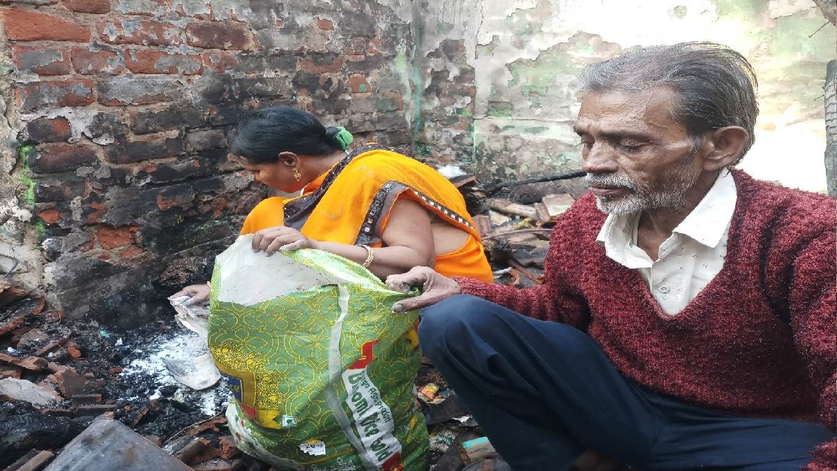 https://www.jagranimages.com/images/newimg/11022023/11_02_2023-durgapur_fire_23325367_181517618.jpg