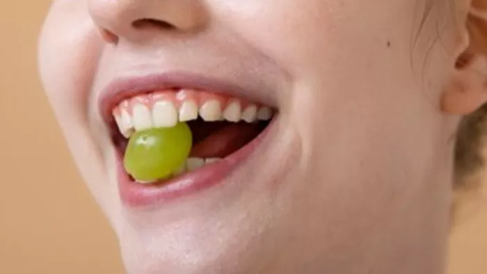Healthy Gums Tips: स्वस्थ्य दांत पाना है तो मसूड़ों को ना करें अंदाज, अपनाएं यह टिप्स