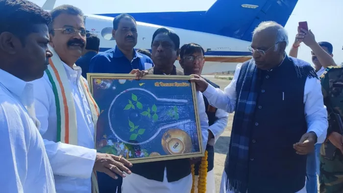 साहिबगंज में मल्लिकार्जुन खरगे करेंगे 'हाथ से हाथ जोड़ो' अभियान की शुरुआत