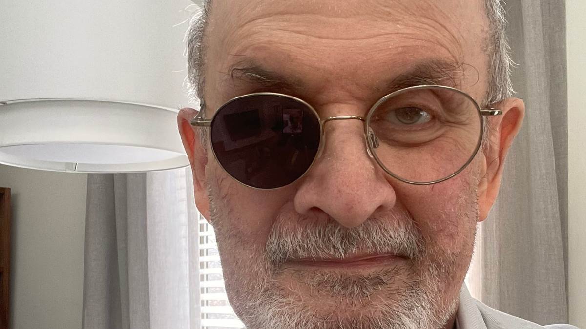 https://www.jagranimages.com/images/newimg/11022023/11_02_2023-salman_rushdie_23325773_132732617.jpg