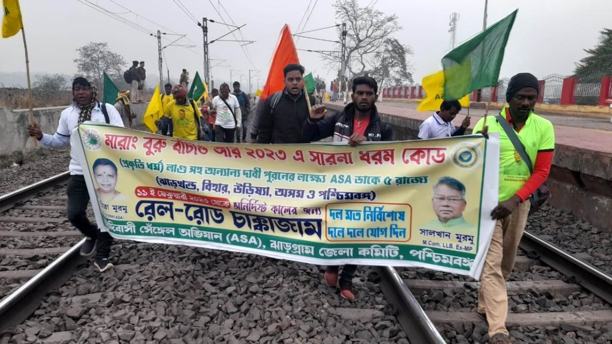 https://www.jagranimages.com/images/newimg/11022023/11_02_2023-tribal_protest_in_west_bengal_23325779.jpg