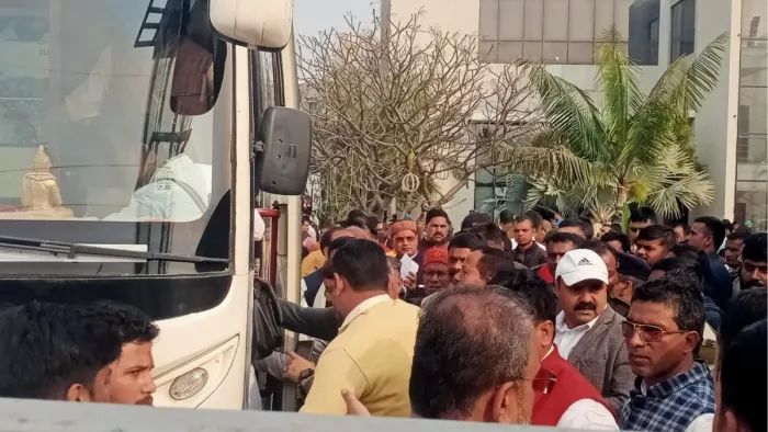 नीतीश कुमार की नैया पार लगाने पटना आ रहे BJP विधायक। (जागरण फोटो)