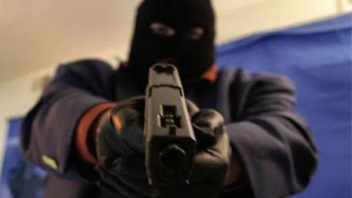 Jharkhand Crime: झरिया में बंदूक की नोक पर डकैती, बदमाश लाखों लूट कर हुए फरार; परिवारों को भी जमकर पीटा