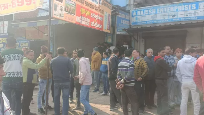 Sonipat News: गोली मारकर दुकान से लूट के विरोध में बहालगढ़ मार्केट बंद, दुकानदारों का प्रदर्शन