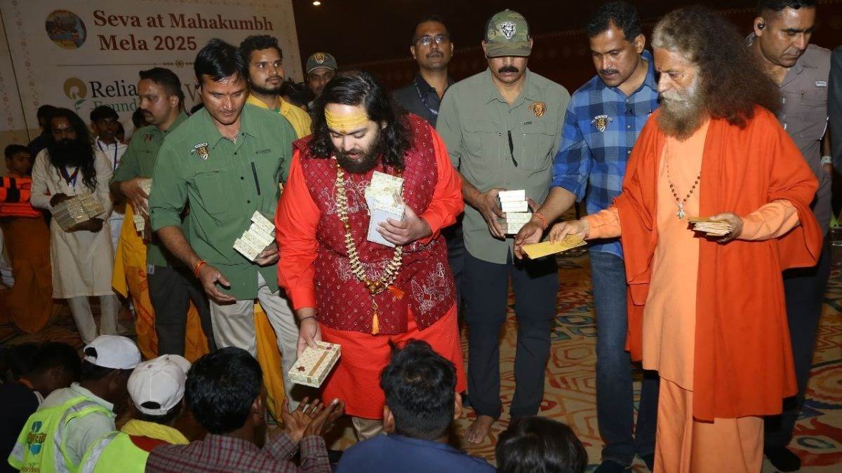 https://www.jagranimages.com/images/newimg/11022025/11_02_2025-ambani_takes_holy_dip_23882740.jpg