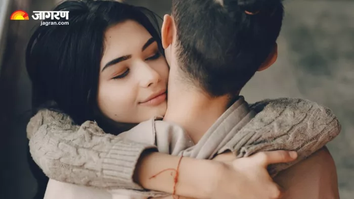Hug Day 2025: जादू की झप्पी से जानिए अपने पार्टनर का हाल-ए-दिल (Image Source: Freepik)