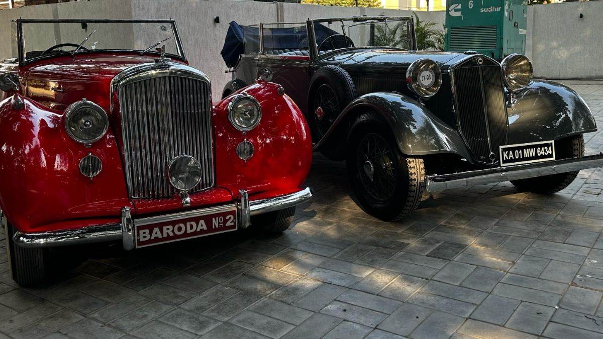https://www.jagranimages.com/images/newimg/11022025/11_02_2025-vintage_cars_india_01264_23882633.jpg