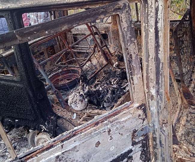 घटना में जली गाड़ी व नर कंकाल, नम्बर प्लेट तक जलकर राख
