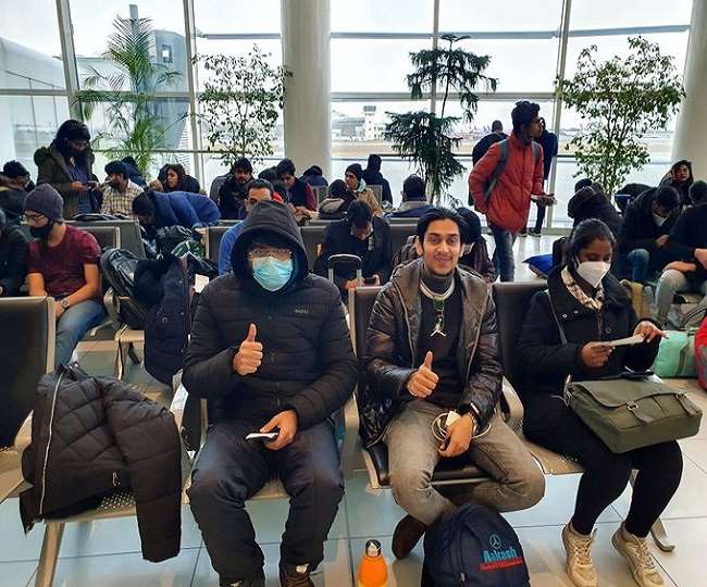 तीन उड़ानों से स्वदेश लाए जा रहे सूमी से निकाले गए छात्र