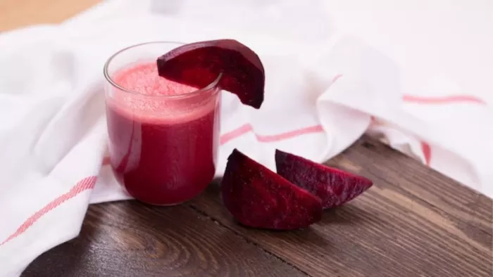 Beetroot Juice: स्किन और बालों के लिए काफी फायदेमंद है चुकंदर का जूस