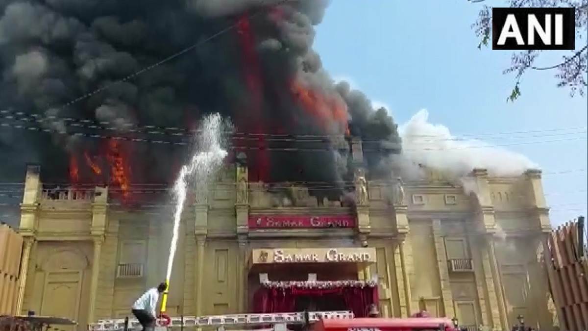 Faridabad सेक्टर10 के एक बैन्क्वेट हॉल में लगी भीषण आग, मौके पर