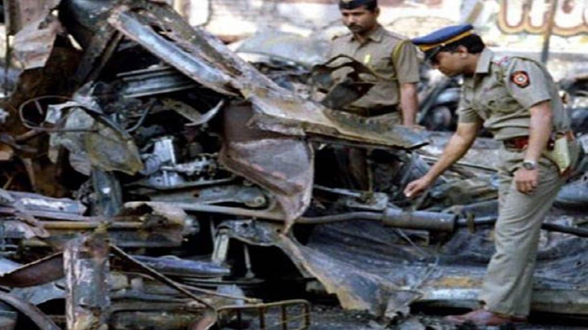 https://www.jagranimages.com/images/newimg/11032023/11_03_2023-mumbai_blast_1200_23352585.jpg