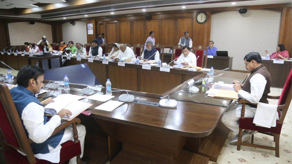 https://www.jagranimages.com/images/newimg/11032024/11_03_2024-mohan_cabinet_meeting_1_23672217_151125311.jpg