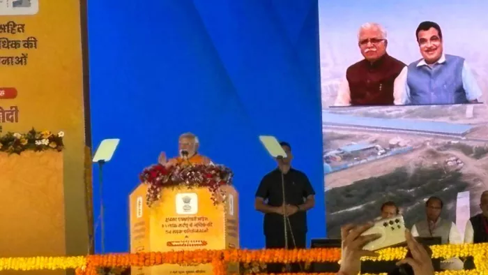 द्वारका एक्सप्रेस-वे के उद्घाटन के लिए गुरुग्राम पहुंचे पीएम मोदी