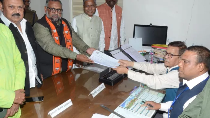 भाजपा प्रत्याशी प्रदीप वर्मा ने राज्यसभा चुनाव के लिए भरा पर्चा। (फोटो सोर्स: जागरण)