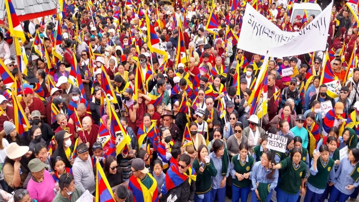 Himachal Pradesh News: तिब्बत की आजादी के लिए बुलंद हुई आवाज, तिब्बतियों ने चीन के खिलाफ नारेबाजी कर निकाली रैली