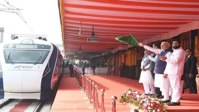 PM Modi कल देश को 10 नए वंदे भारत की देंगे सौगात (फाइल फोटो)