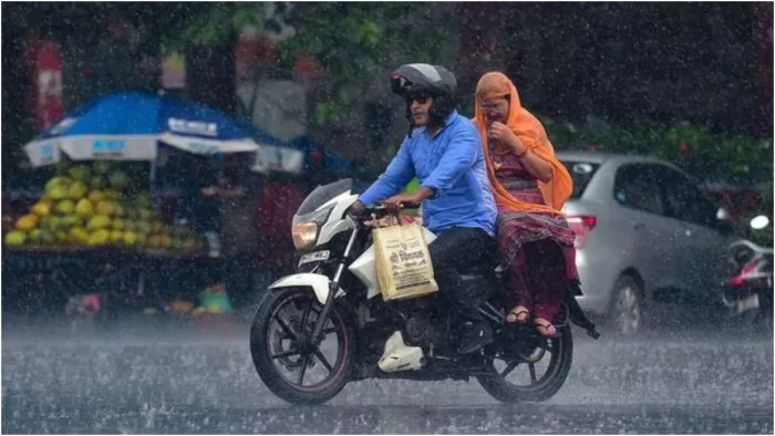 UP से लेकर हिमाचल तक बारिश और बर्फबारी मचाएगी कोहराम (Image: Jagran)