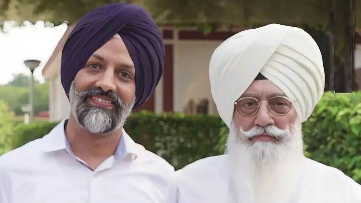 jasdeep singh gill the future head of dera radha swami satsang beas reached gurdaspur with gurinder singh dhillon paid tribute to his maternal grandfather