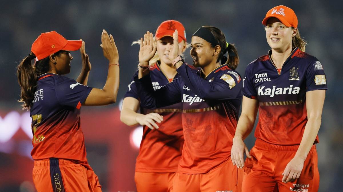 https://www.jagranimages.com/images/newimg/11032025/11_03_2025-mi_vs_rcb_23898707.jpg