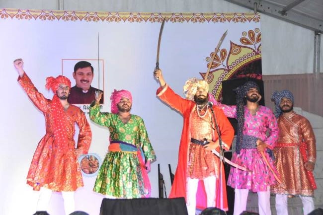 https://www.jagranimages.com/images/newimg/11042022/11_04_2022-11gur_26_11042022_133-c-2_22618482_1876.jpg