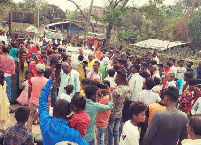 ramjanki statue visited the village people showered flowers