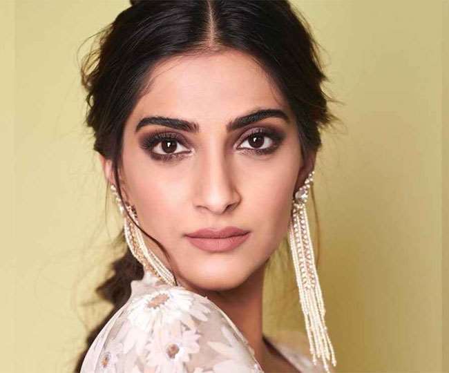 बालीवुड एक्ट्रेस सोनम कपूर के घर चोरी के मामले में नहीं मिली कोई अहम जानकारी।