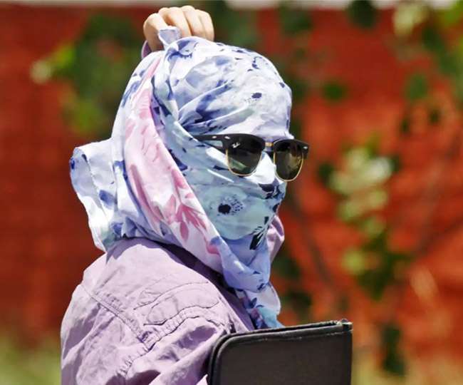 रेवाड़ी में 44 डिग्री सेल्सियस पहुंचा अधिकतम तापमान, लोग परेशान। गर्मी से बुरा हाल।