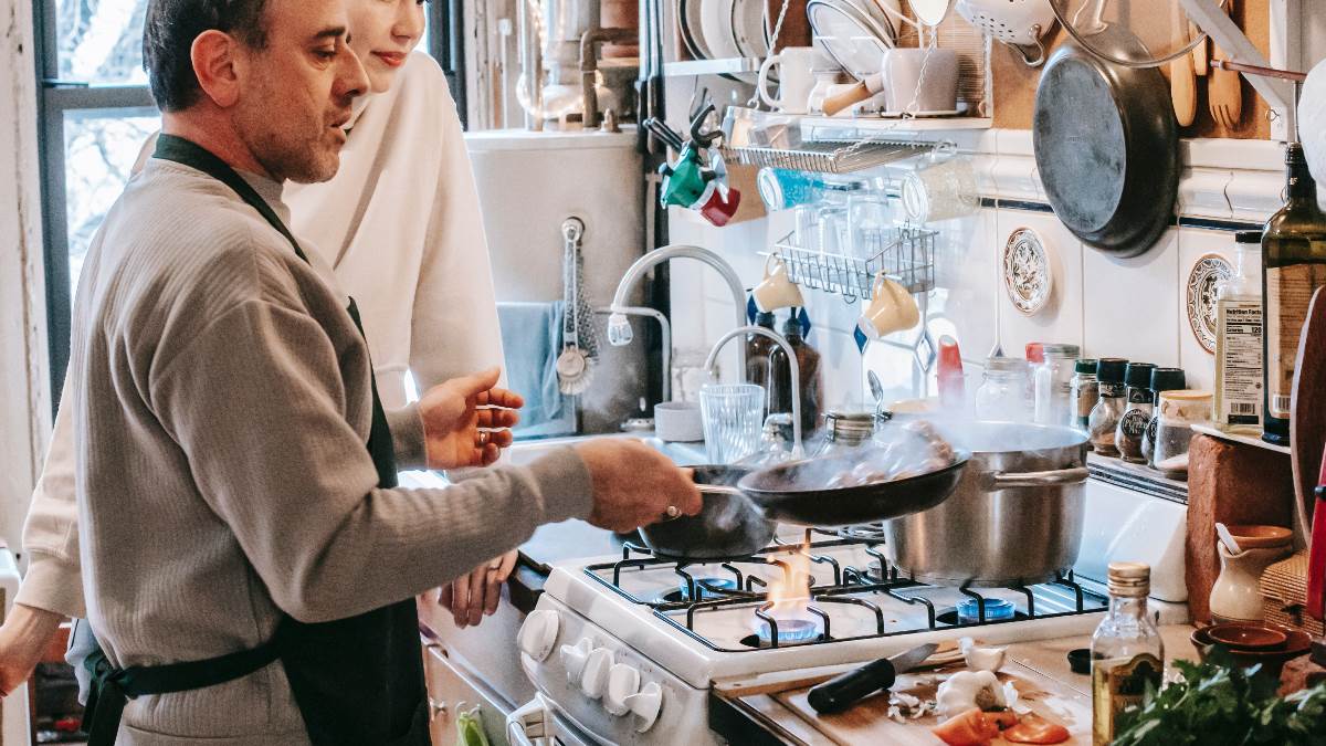 4 Burner Gas Stove Under 6000 खाना बनाने के काम को मिनटों में आसान