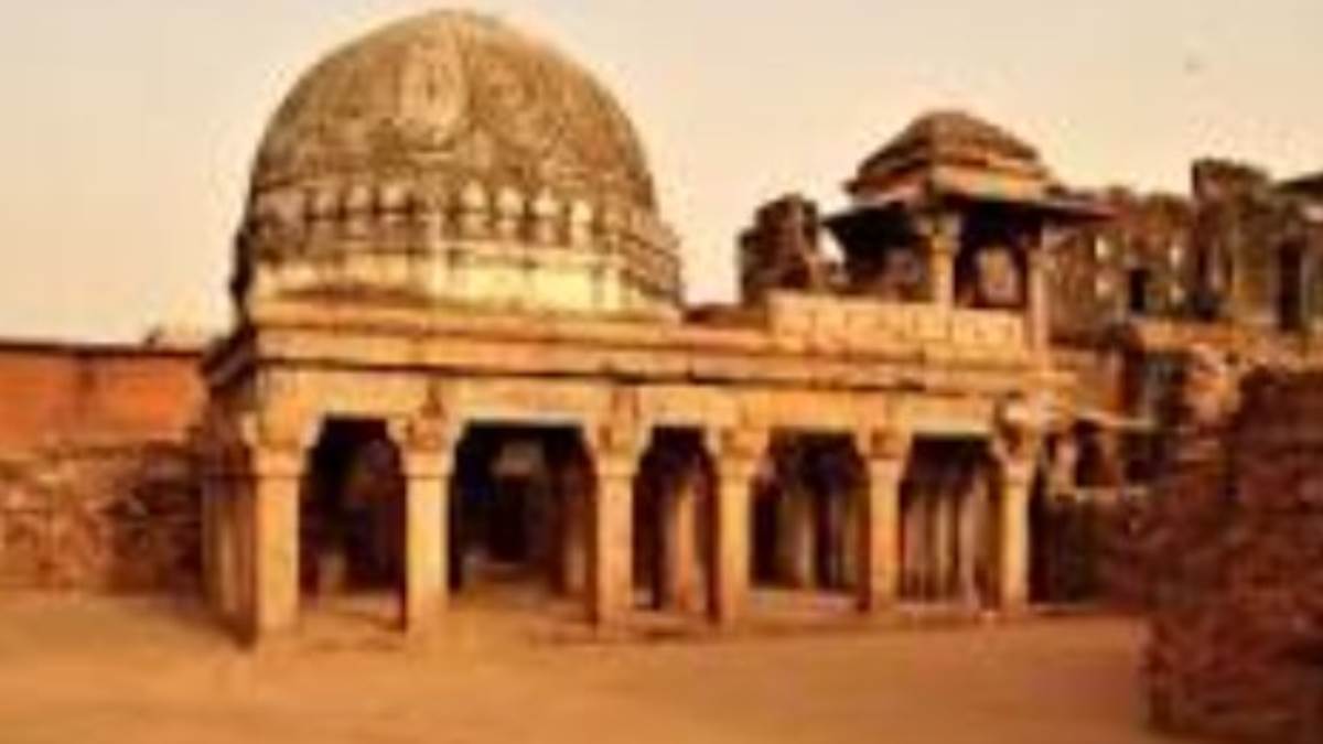 https://www.jagranimages.com/images/newimg/11042023/11_04_2023-zafar_mahal_photo_23382245.jpg