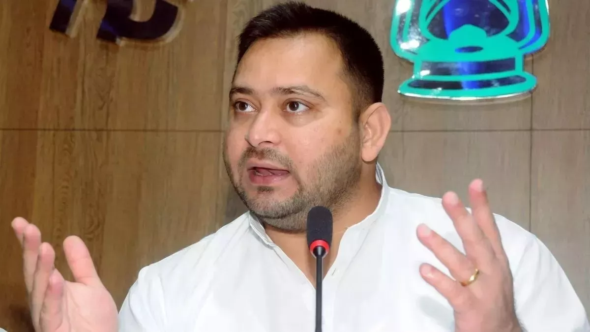 Tejashwi Yadav: औरंगाबाद में 20 मिनट रहे तेजस्वी, मैदान में अचानक मची भगदड़ तो कह दी ये बात