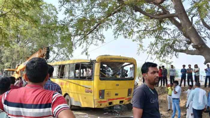 Narnaul Bus Accident News: चालक की लापरवाही से पेड़ से टकरा बस पलटी, 6 बच्चों की मौत, 37 घायल