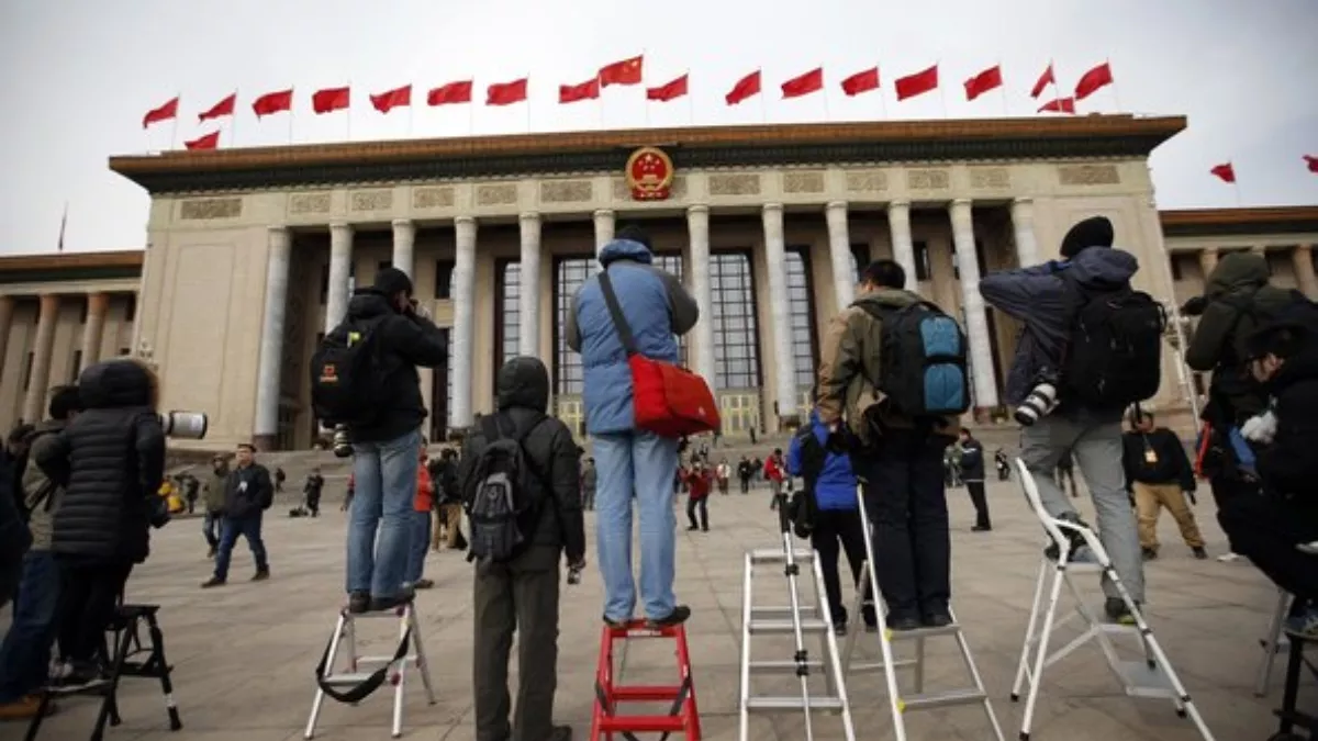 चीन में सुरक्षित नहीं विदेशी पत्रकार, हर दिन करना पड़ रहा उत्पीड़न का सामना; Visa की भी हो रही परेशानी