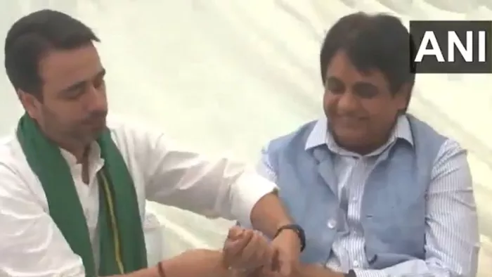 बसपा का साथ छोड़कर रालोद में शामिल हुए मलूक नागर।