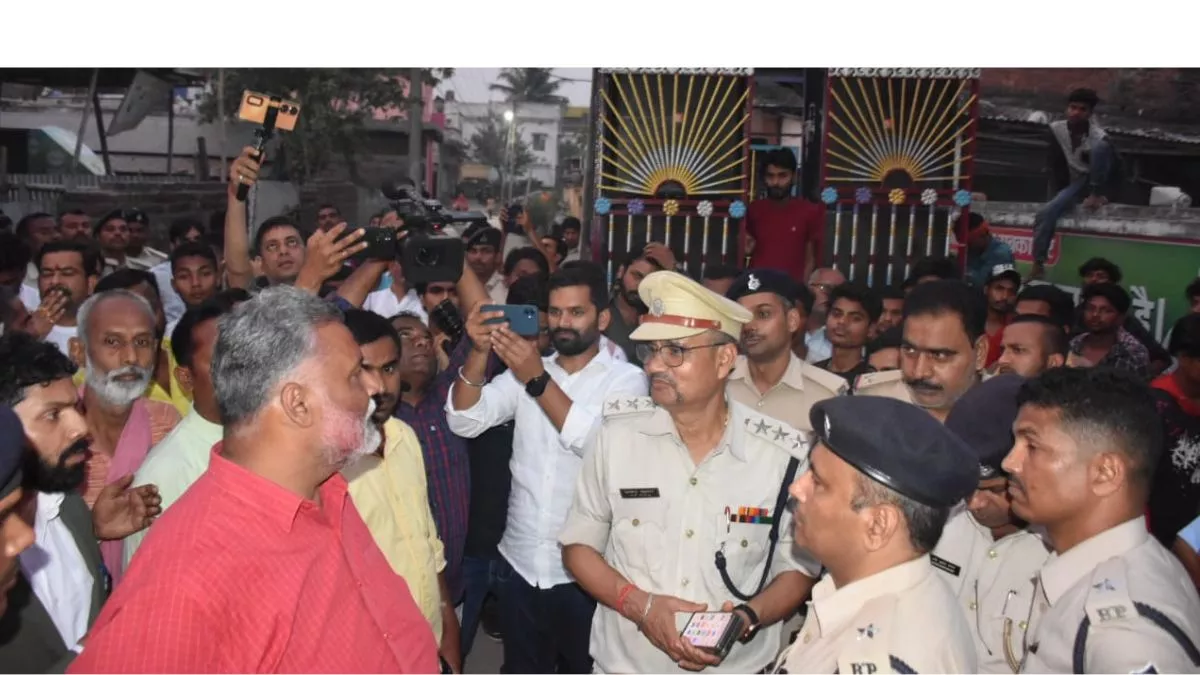 Pappu Yadav : पप्पू यादव के आवास पर पुलिस की छापेमारी, पूर्णिया से निर्दलीय लड़ रहे लोकसभा का चुनाव