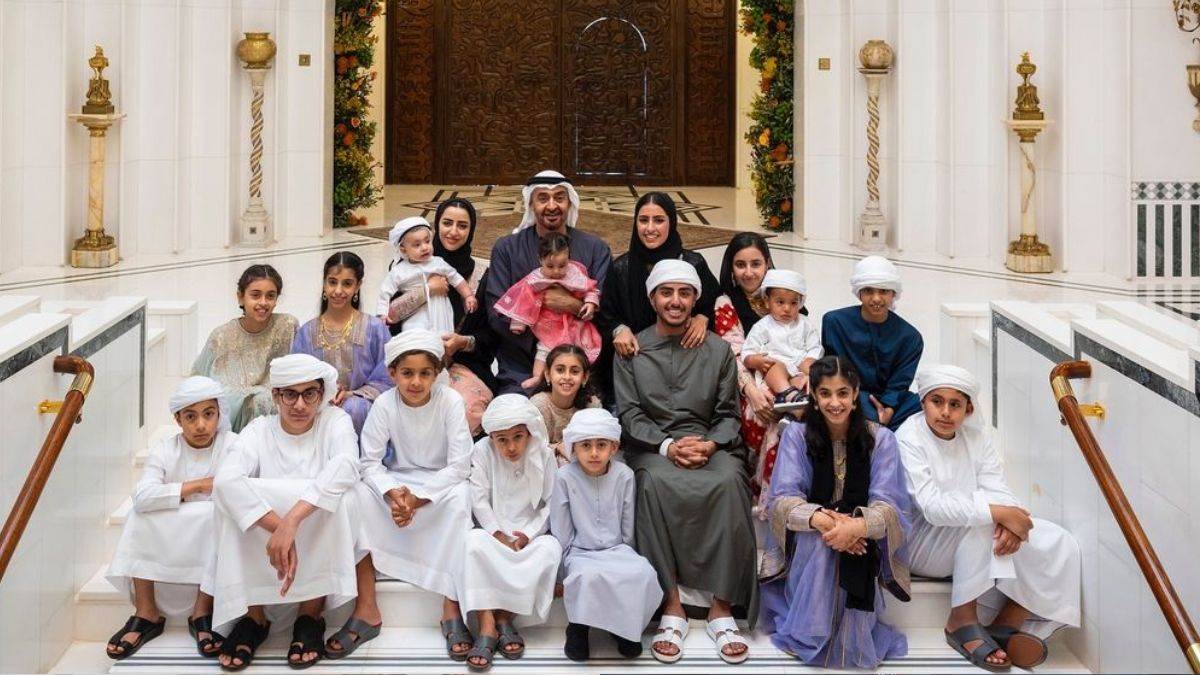 https://www.jagranimages.com/images/newimg/11042024/11_04_2024-uae_president_with_grandchildrens__23694651.jpg