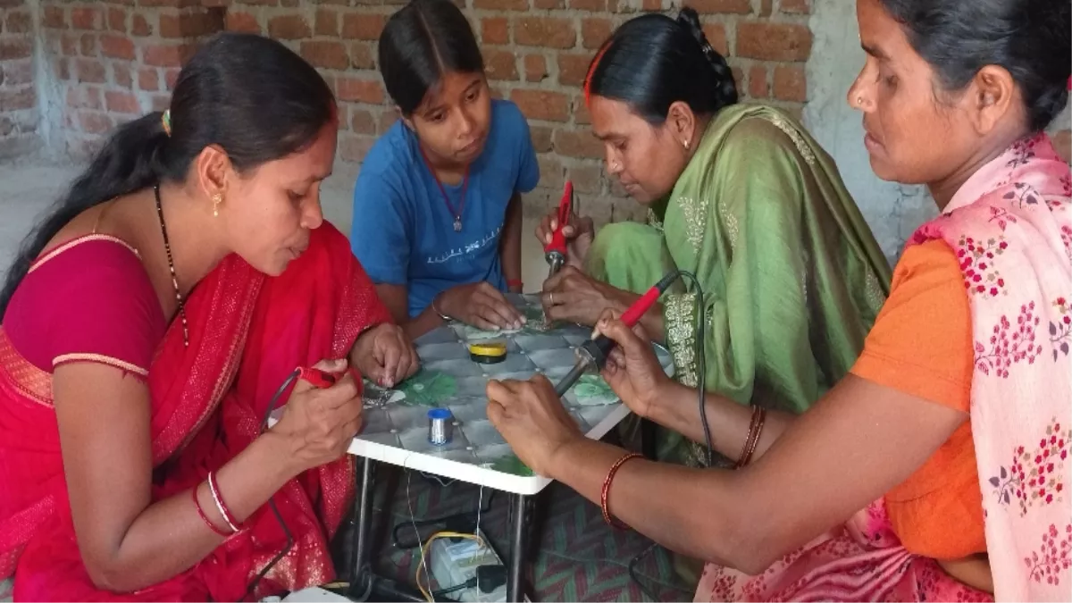 Bokaro News: बोकारो में LED बल्ब लाया रोजगार की रौशनी, 5 छात्राओं के स्टार्टअप ने दिखाई नई राह