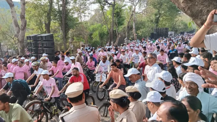 मुख्यमंत्री नायब सैनी ने साइक्लोथान 2.0 को हरी झंडी दिखाई। जागरण फोटो
