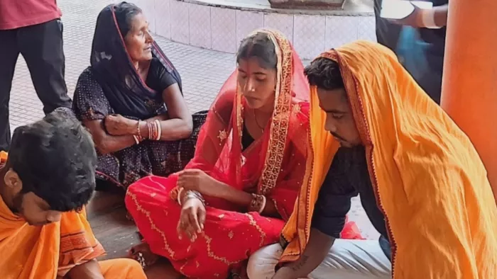 अजीत और अंजली ने भागकर मंदिर में लिए 7 फेरे (जागरण)
